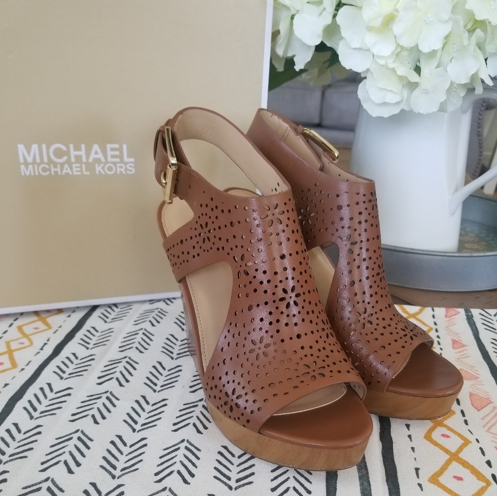 🆕️ Michael Kors Sandal Wedge - Picture 2 of 8